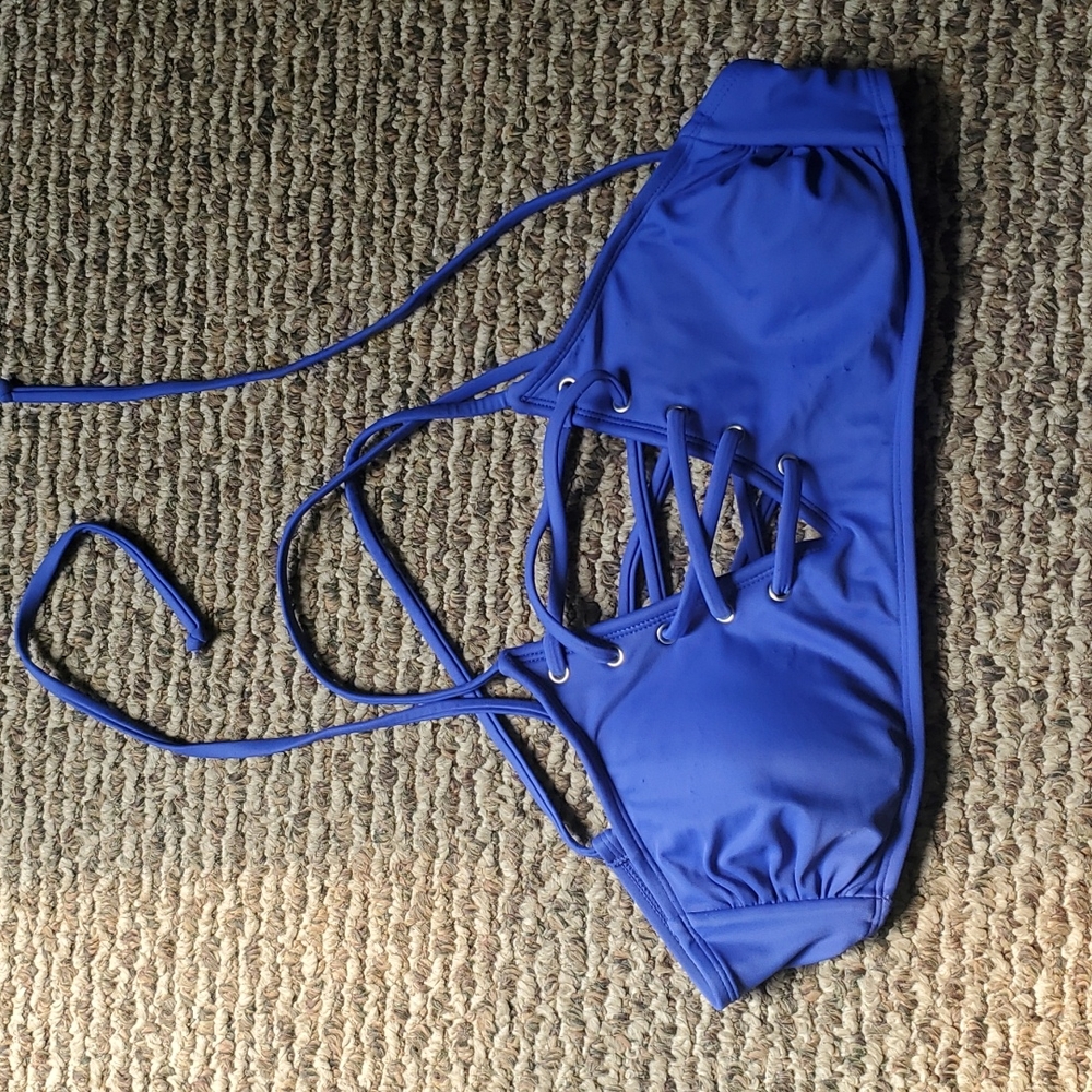 Bikini - Picture 2 of 5